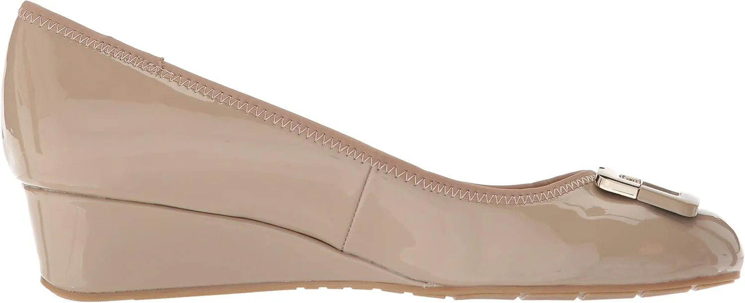 Bandolino Women's Tad Pump