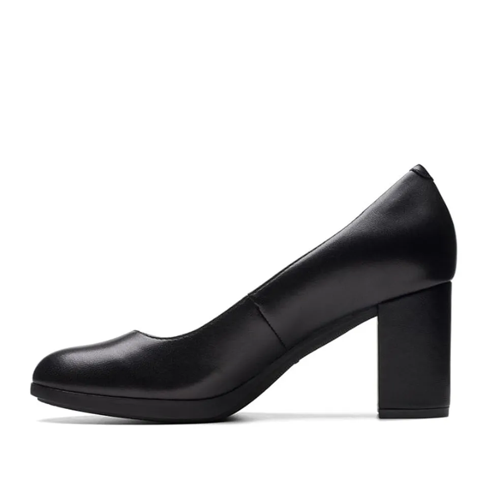 Clarks Women's Bayla Skip Black Leather 26174105