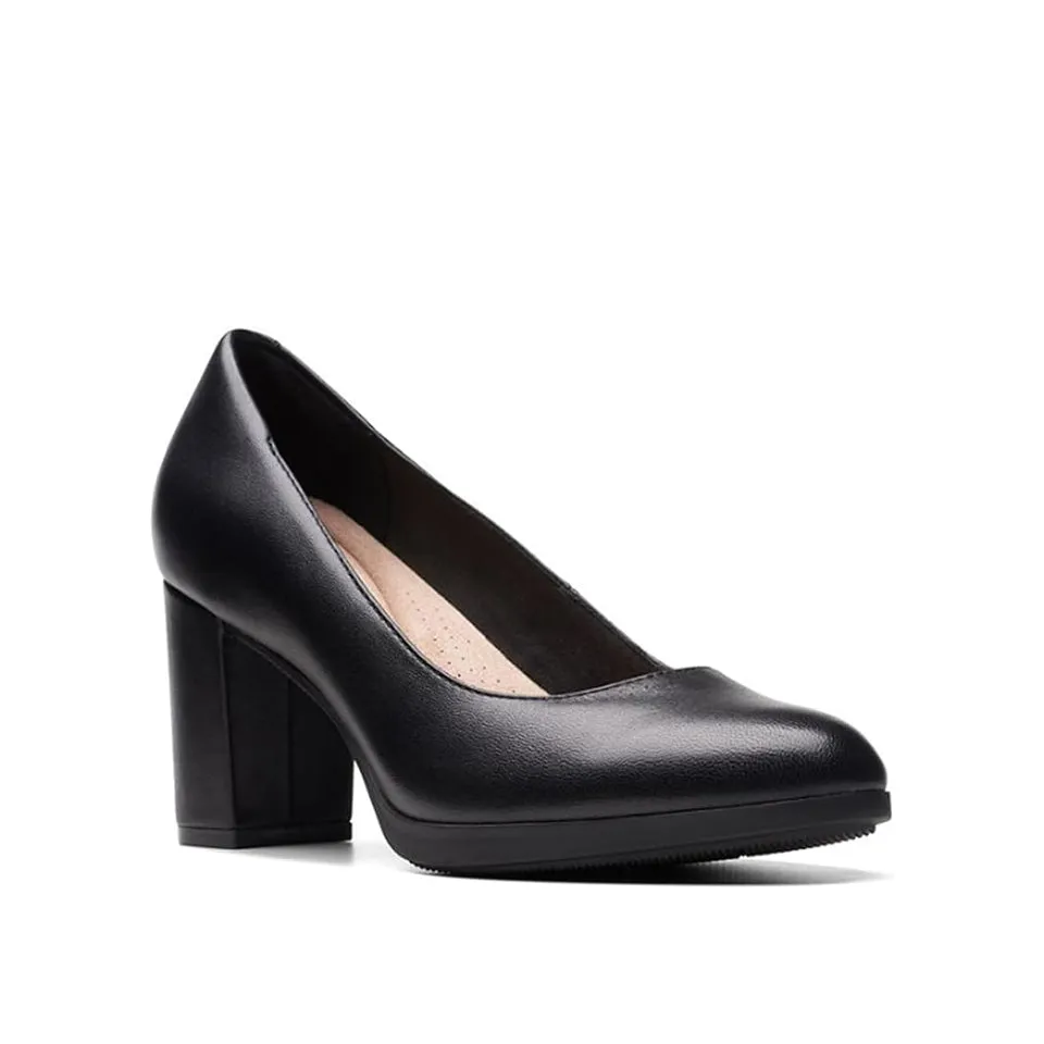 Clarks Women's Bayla Skip Black Leather 26174105