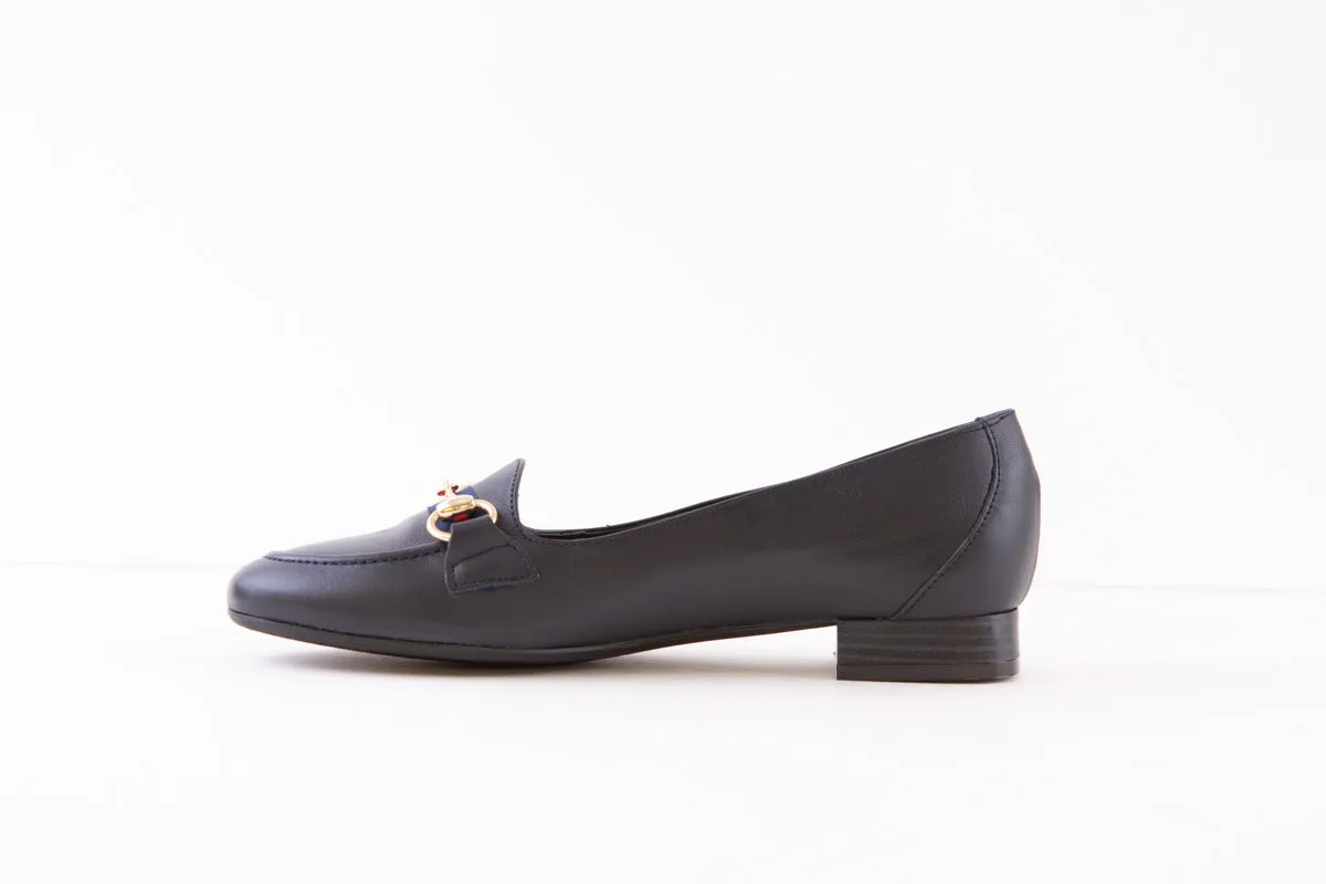 MARIA JAEN - 6020 FLAT LOAFER WITH GOLD CHAIN DETAIL - NAVY LEATHER