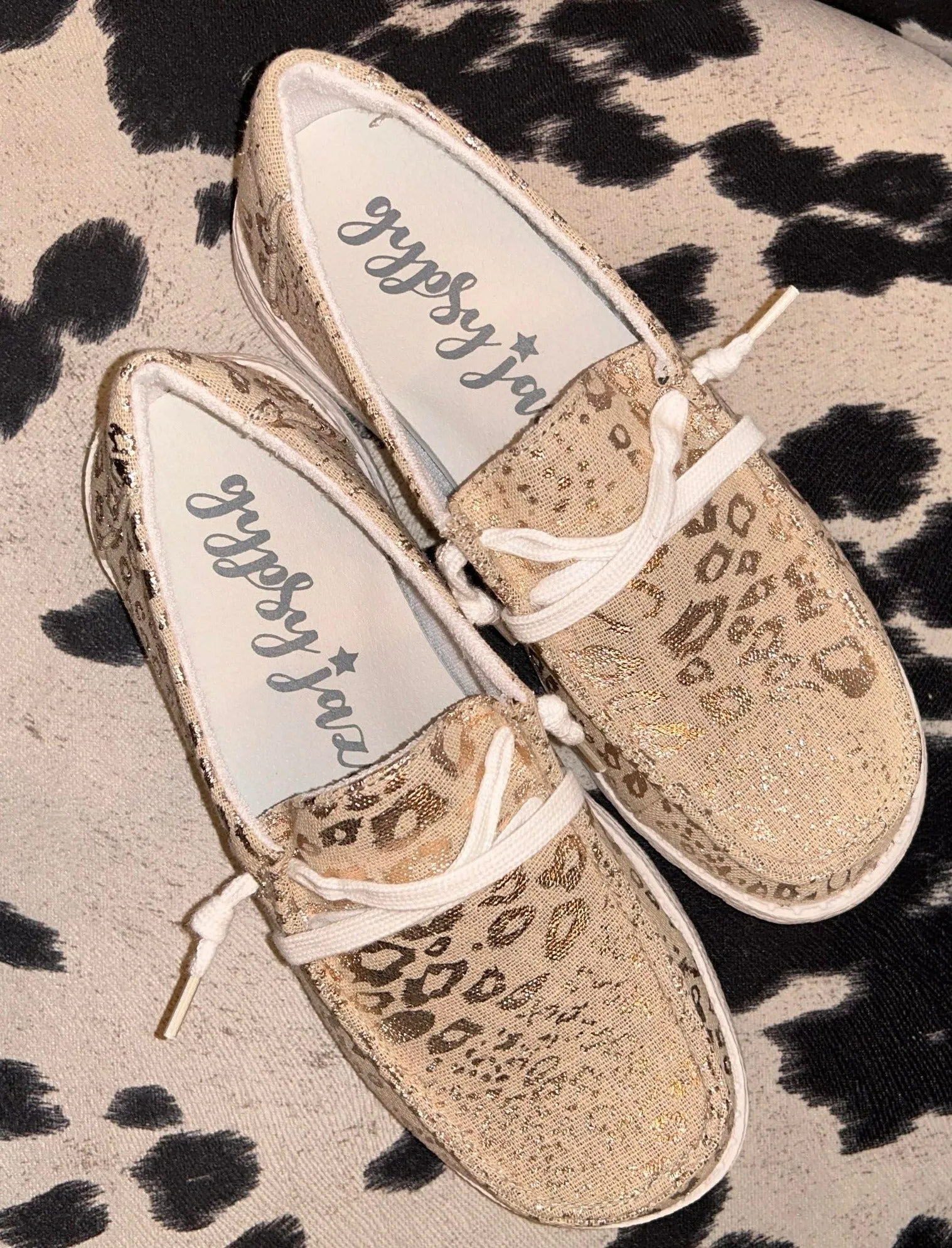 SHOW STOPPER SLIP ON SNEAKER