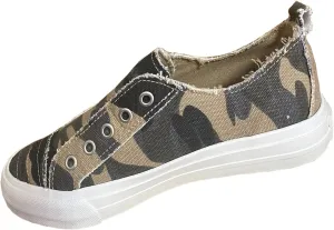 Very G Gypsy Jazz Womens Adalyn Canvas Slip On Fashion Sneaker Camo