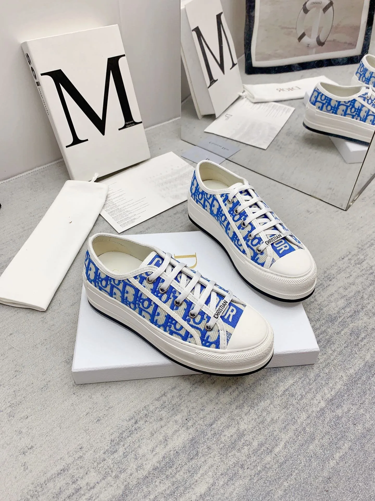 walkn 45 azure blue oblique embroidery canvas